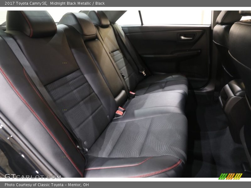 Midnight Black Metallic / Black 2017 Toyota Camry SE