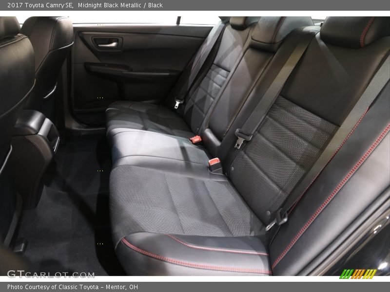 Midnight Black Metallic / Black 2017 Toyota Camry SE