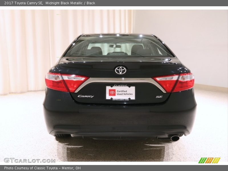 Midnight Black Metallic / Black 2017 Toyota Camry SE