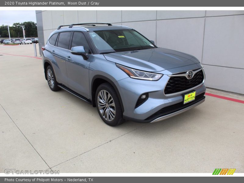 Front 3/4 View of 2020 Highlander Platinum