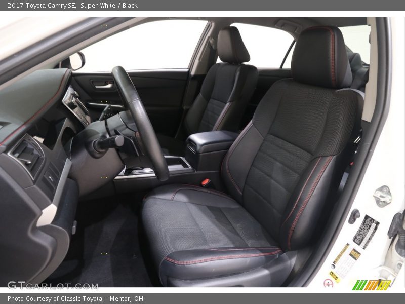 Super White / Black 2017 Toyota Camry SE
