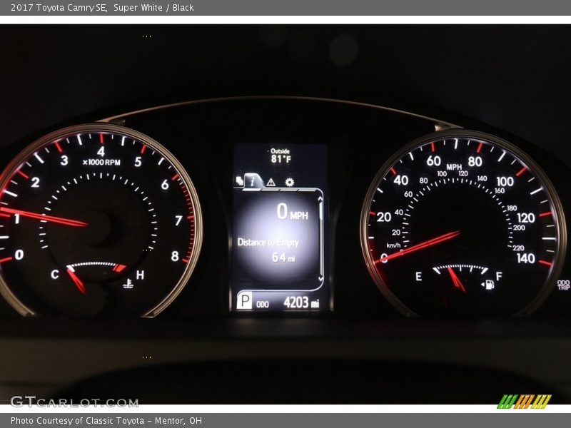 Super White / Black 2017 Toyota Camry SE