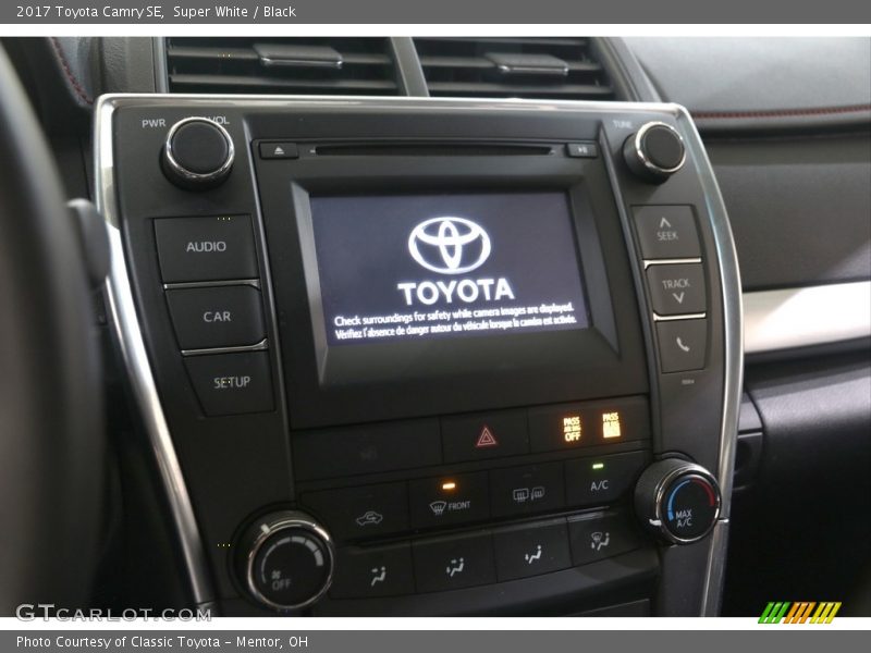 Super White / Black 2017 Toyota Camry SE