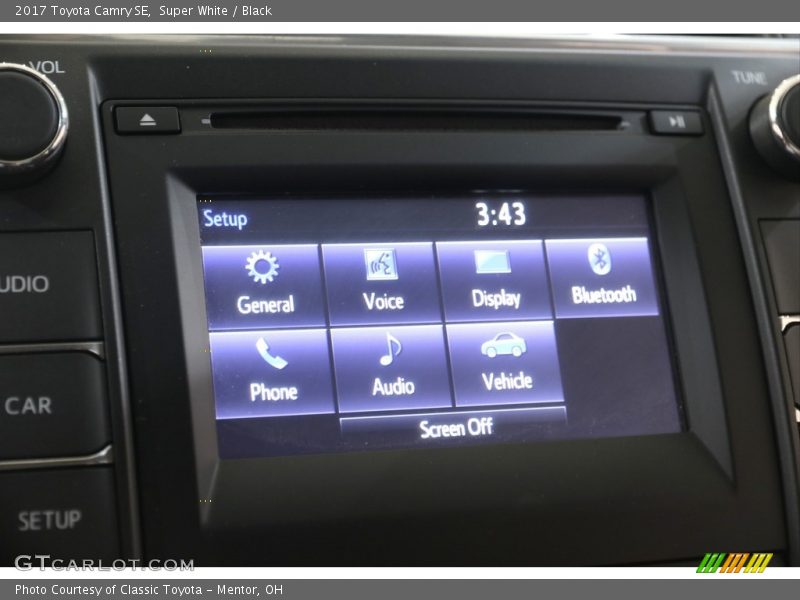 Super White / Black 2017 Toyota Camry SE