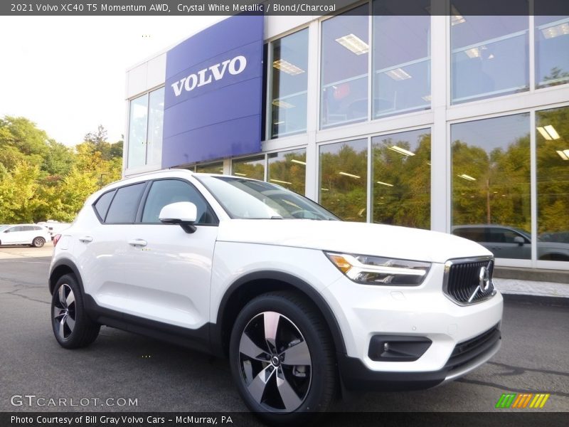 Front 3/4 View of 2021 XC40 T5 Momentum AWD
