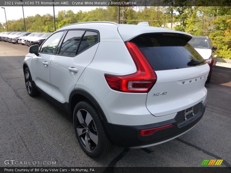 Crystal White Metallic / Blond/Charcoal 2021 Volvo XC40 T5 Momentum AWD