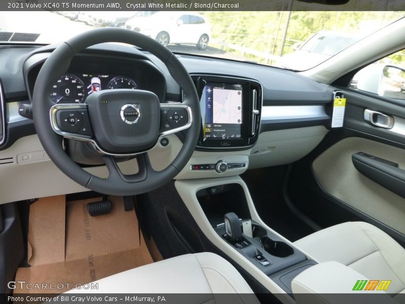  2021 XC40 T5 Momentum AWD Blond/Charcoal Interior