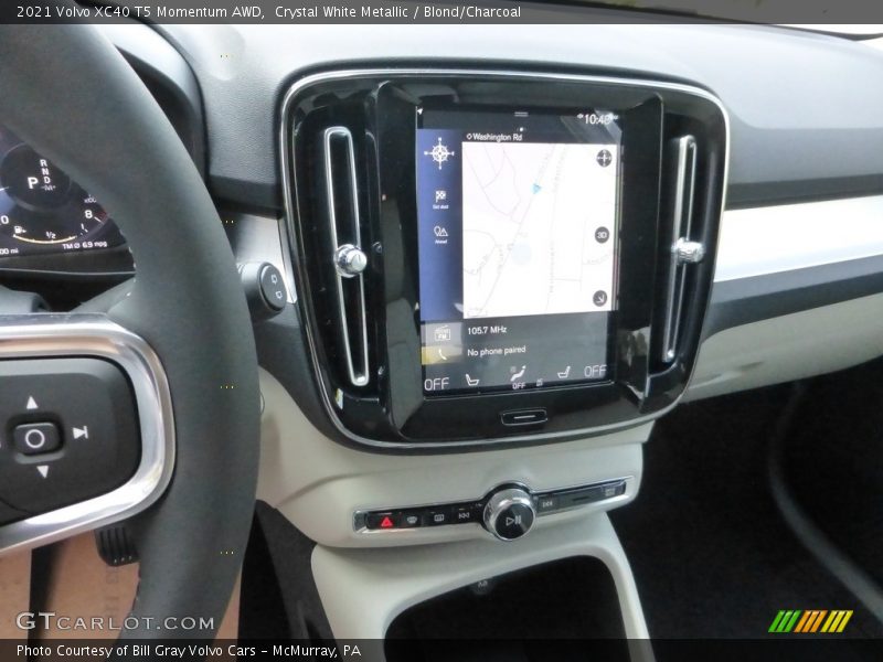 Crystal White Metallic / Blond/Charcoal 2021 Volvo XC40 T5 Momentum AWD