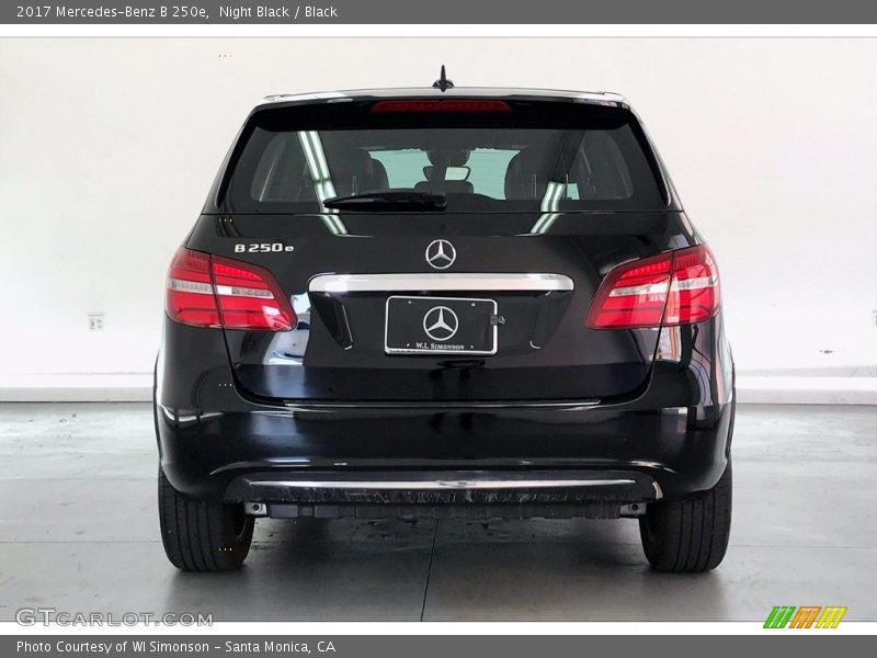 Night Black / Black 2017 Mercedes-Benz B 250e