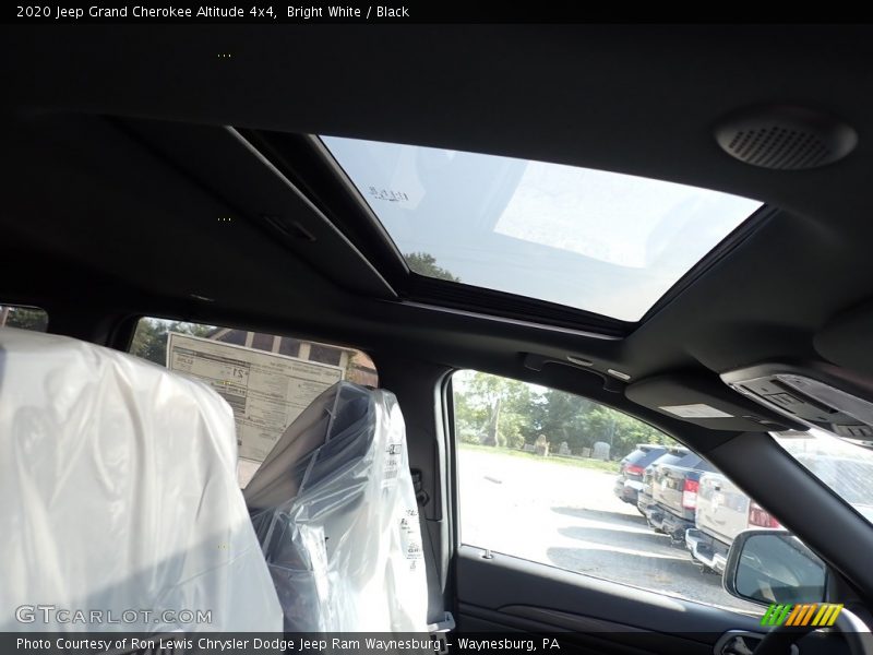 Bright White / Black 2020 Jeep Grand Cherokee Altitude 4x4