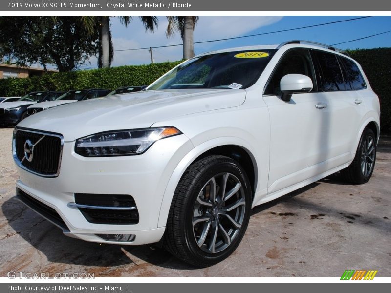 Crystal White Metallic / Blonde 2019 Volvo XC90 T5 Momentum