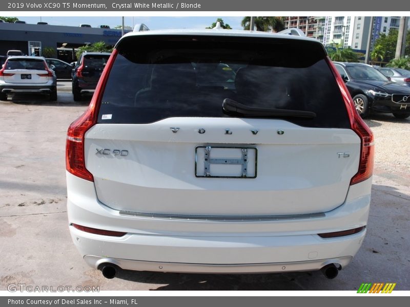 Crystal White Metallic / Blonde 2019 Volvo XC90 T5 Momentum