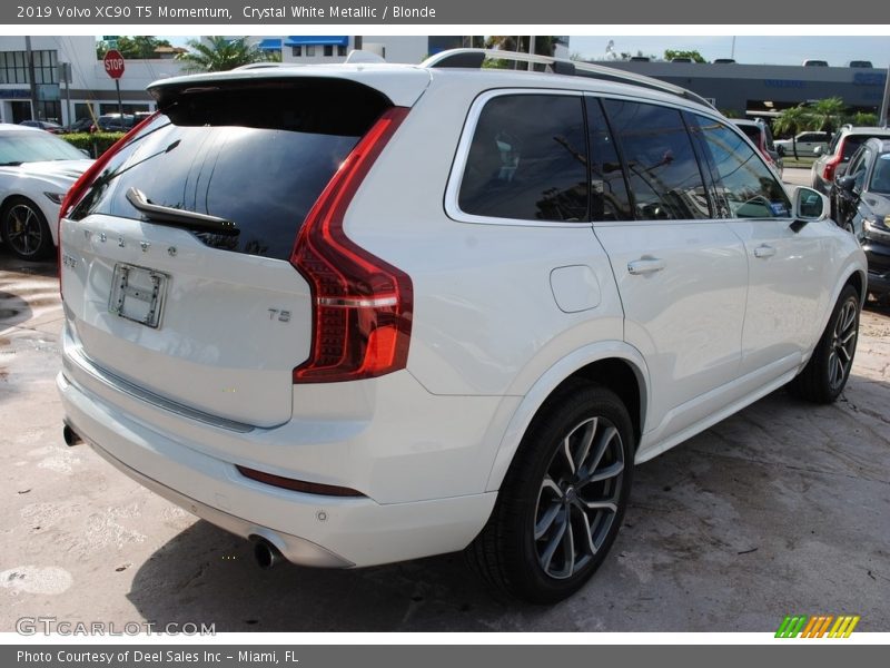 Crystal White Metallic / Blonde 2019 Volvo XC90 T5 Momentum