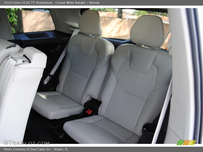 Rear Seat of 2019 XC90 T5 Momentum