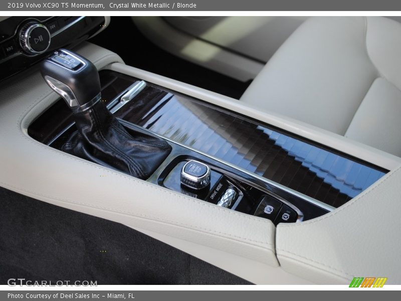  2019 XC90 T5 Momentum 8 Speed Automatic Shifter