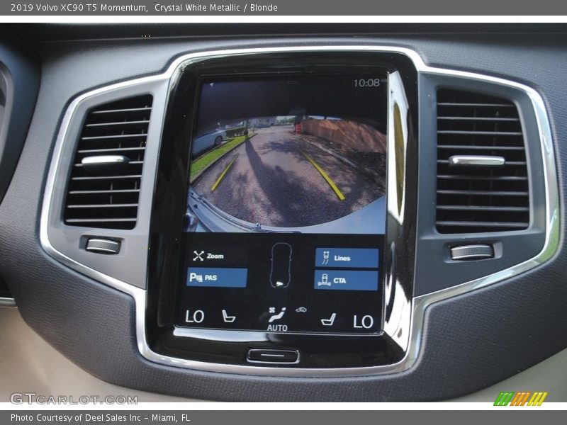 Crystal White Metallic / Blonde 2019 Volvo XC90 T5 Momentum
