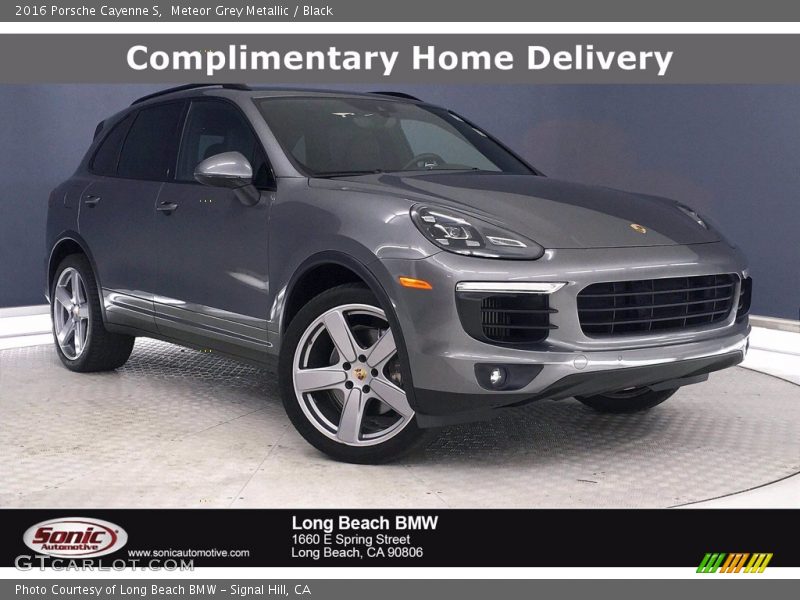 Meteor Grey Metallic / Black 2016 Porsche Cayenne S