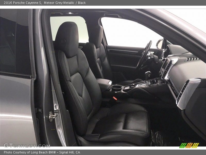 Front Seat of 2016 Cayenne S