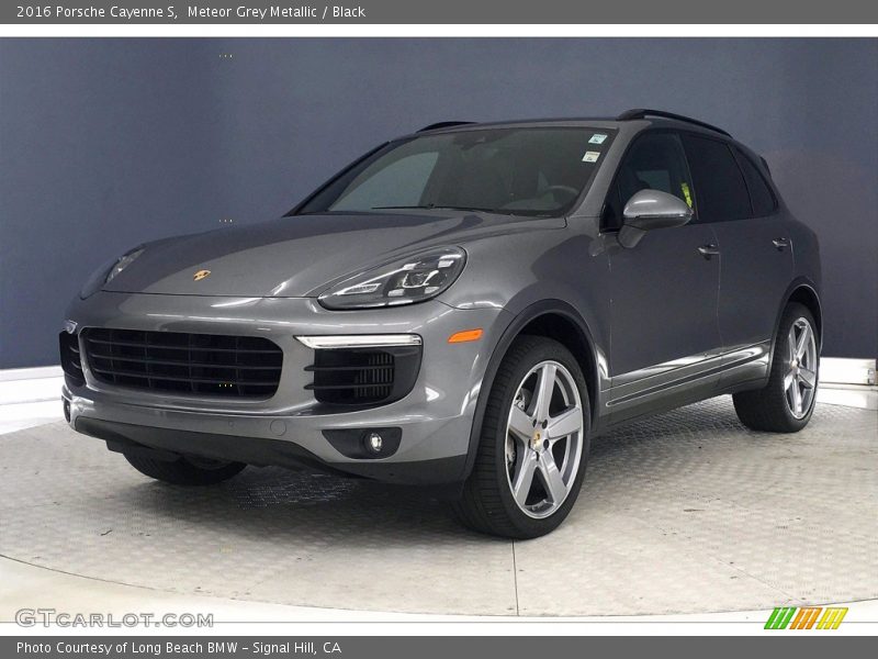 Meteor Grey Metallic / Black 2016 Porsche Cayenne S