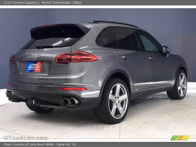 Meteor Grey Metallic / Black 2016 Porsche Cayenne S
