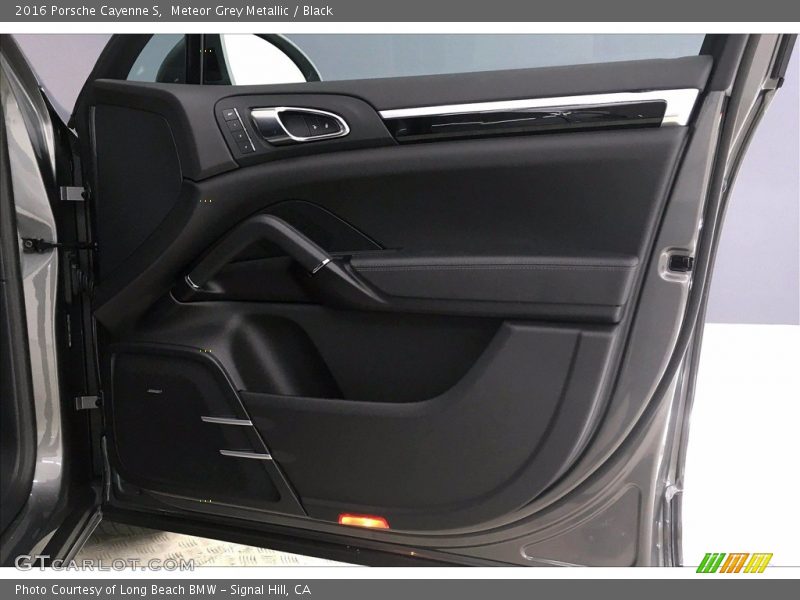 Door Panel of 2016 Cayenne S