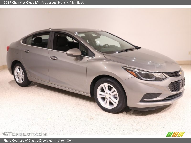 Pepperdust Metallic / Jet Black 2017 Chevrolet Cruze LT