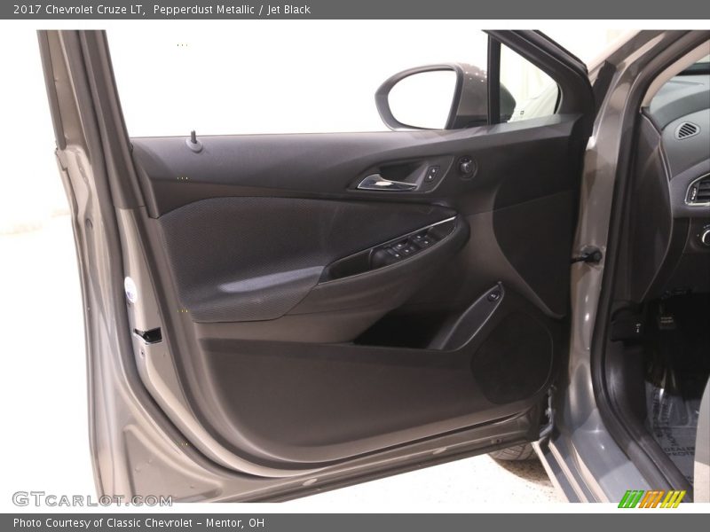 Pepperdust Metallic / Jet Black 2017 Chevrolet Cruze LT