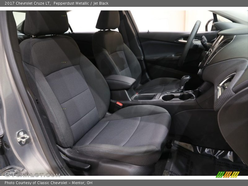 Pepperdust Metallic / Jet Black 2017 Chevrolet Cruze LT