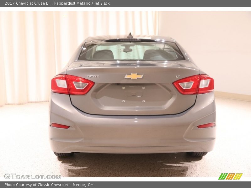 Pepperdust Metallic / Jet Black 2017 Chevrolet Cruze LT