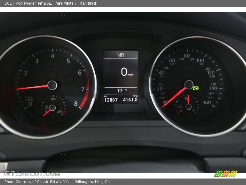 Pure White / Titan Black 2017 Volkswagen Jetta SE