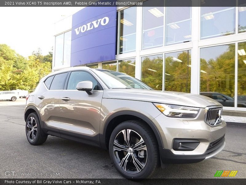 Front 3/4 View of 2021 XC40 T5 Inscription AWD