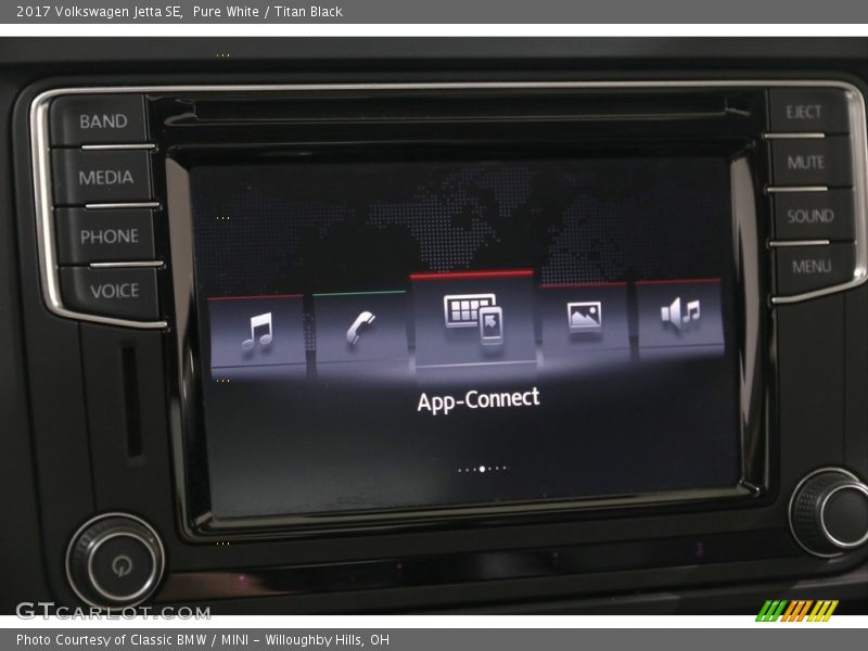 Pure White / Titan Black 2017 Volkswagen Jetta SE