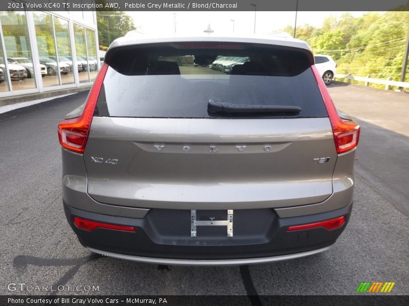 Pebble Grey Metallic / Blond/Charcoal 2021 Volvo XC40 T5 Inscription AWD