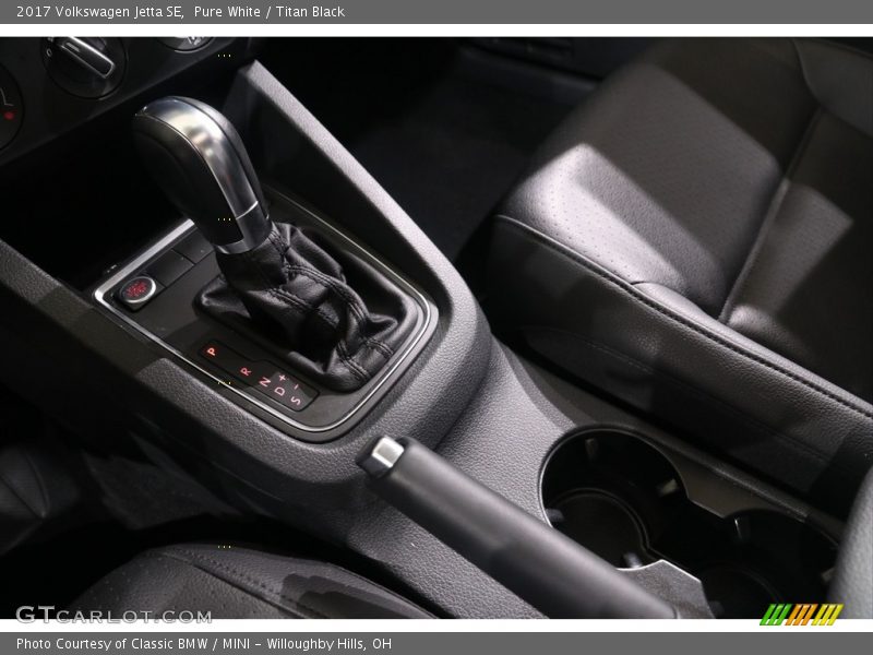 Pure White / Titan Black 2017 Volkswagen Jetta SE