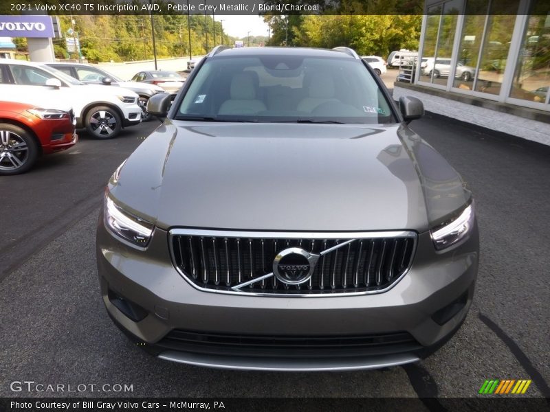 Pebble Grey Metallic / Blond/Charcoal 2021 Volvo XC40 T5 Inscription AWD