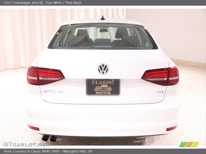 Pure White / Titan Black 2017 Volkswagen Jetta SE