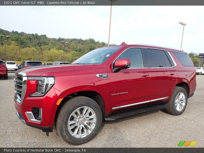 Front 3/4 View of 2021 Yukon SLT 4WD