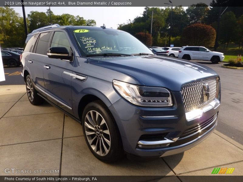 Front 3/4 View of 2019 Navigator Select 4x4