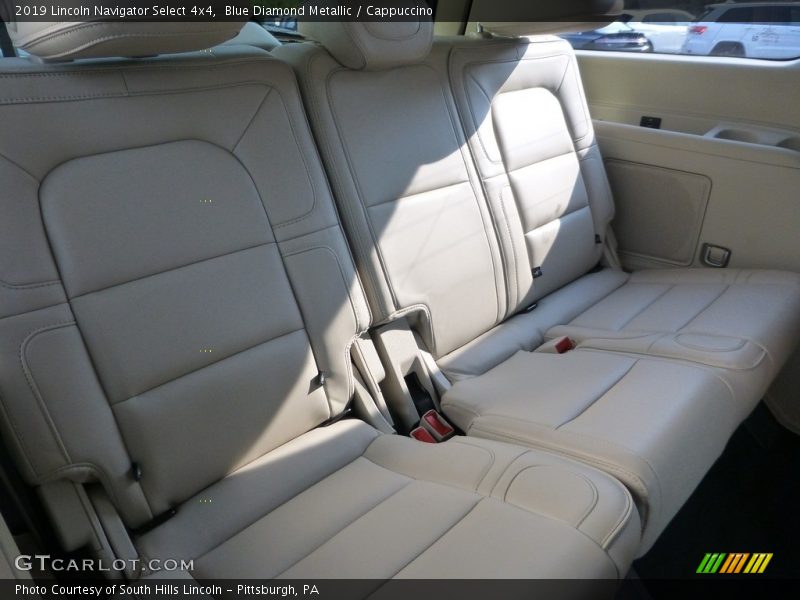 Rear Seat of 2019 Navigator Select 4x4