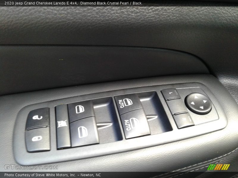 Diamond Black Crystal Pearl / Black 2020 Jeep Grand Cherokee Laredo E 4x4