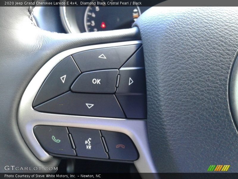 Diamond Black Crystal Pearl / Black 2020 Jeep Grand Cherokee Laredo E 4x4