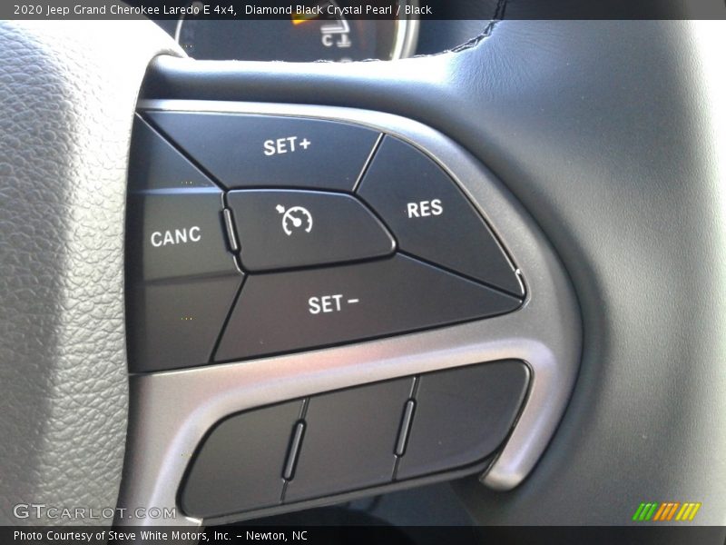 Diamond Black Crystal Pearl / Black 2020 Jeep Grand Cherokee Laredo E 4x4