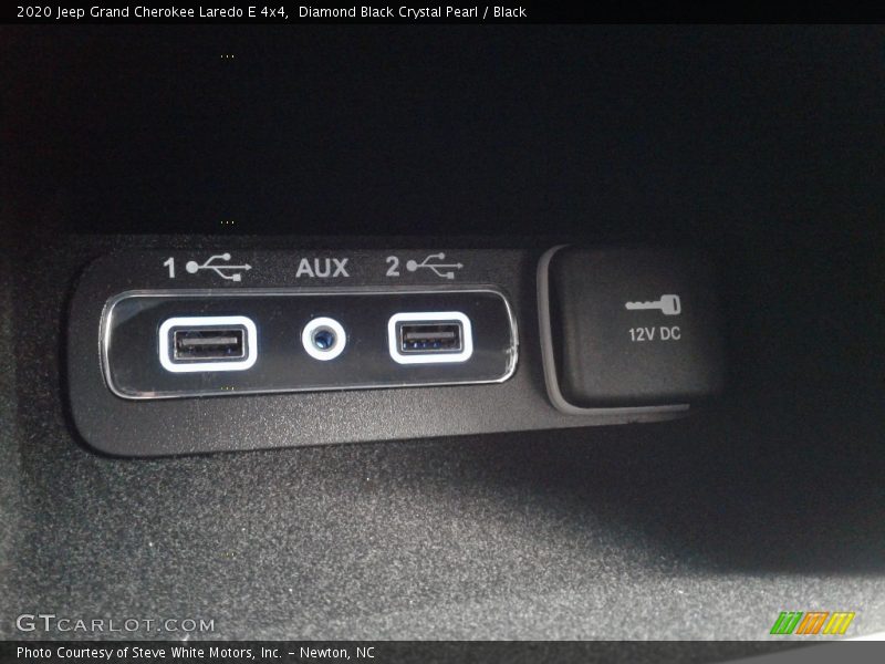 Diamond Black Crystal Pearl / Black 2020 Jeep Grand Cherokee Laredo E 4x4