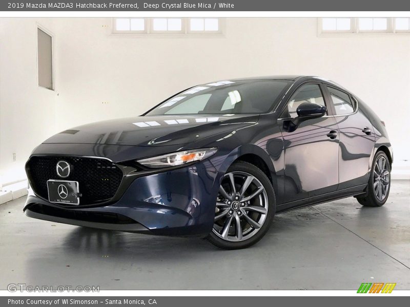 Front 3/4 View of 2019 MAZDA3 Hatchback Preferred