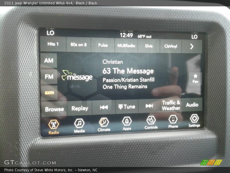 Controls of 2021 Wrangler Unlimited Willys 4x4