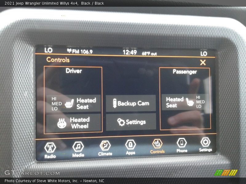 Controls of 2021 Wrangler Unlimited Willys 4x4