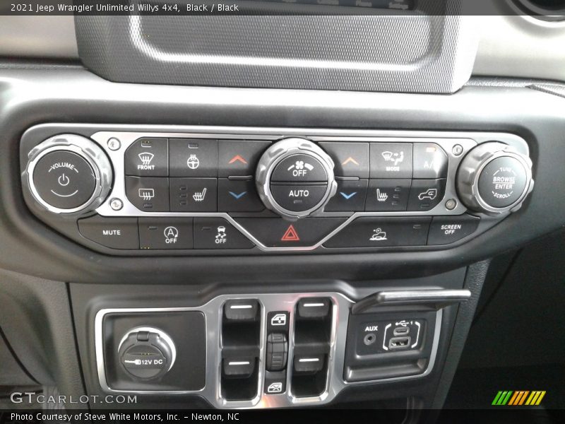 Controls of 2021 Wrangler Unlimited Willys 4x4