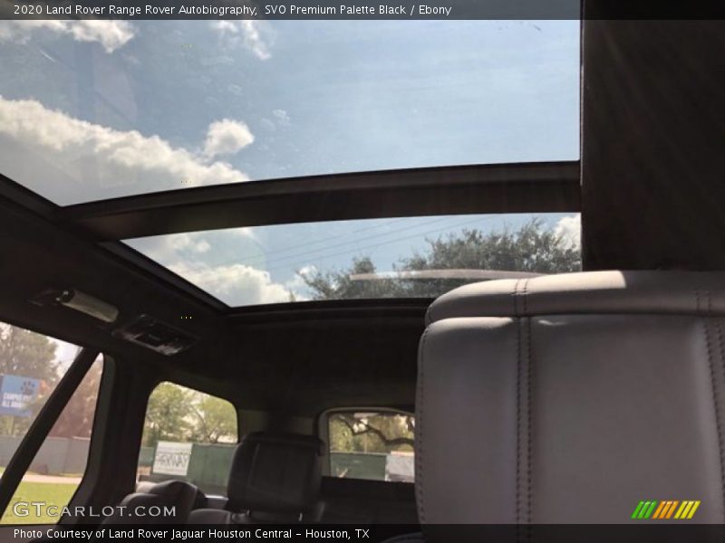 Sunroof of 2020 Range Rover Autobiography