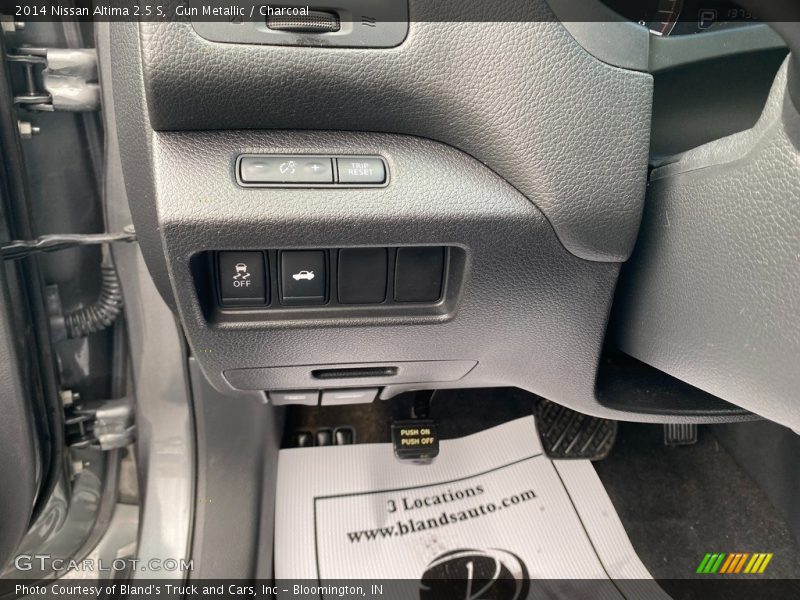 Gun Metallic / Charcoal 2014 Nissan Altima 2.5 S