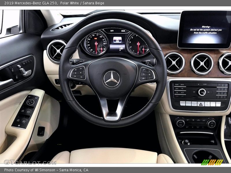 Polar White / Sahara Beige 2019 Mercedes-Benz GLA 250